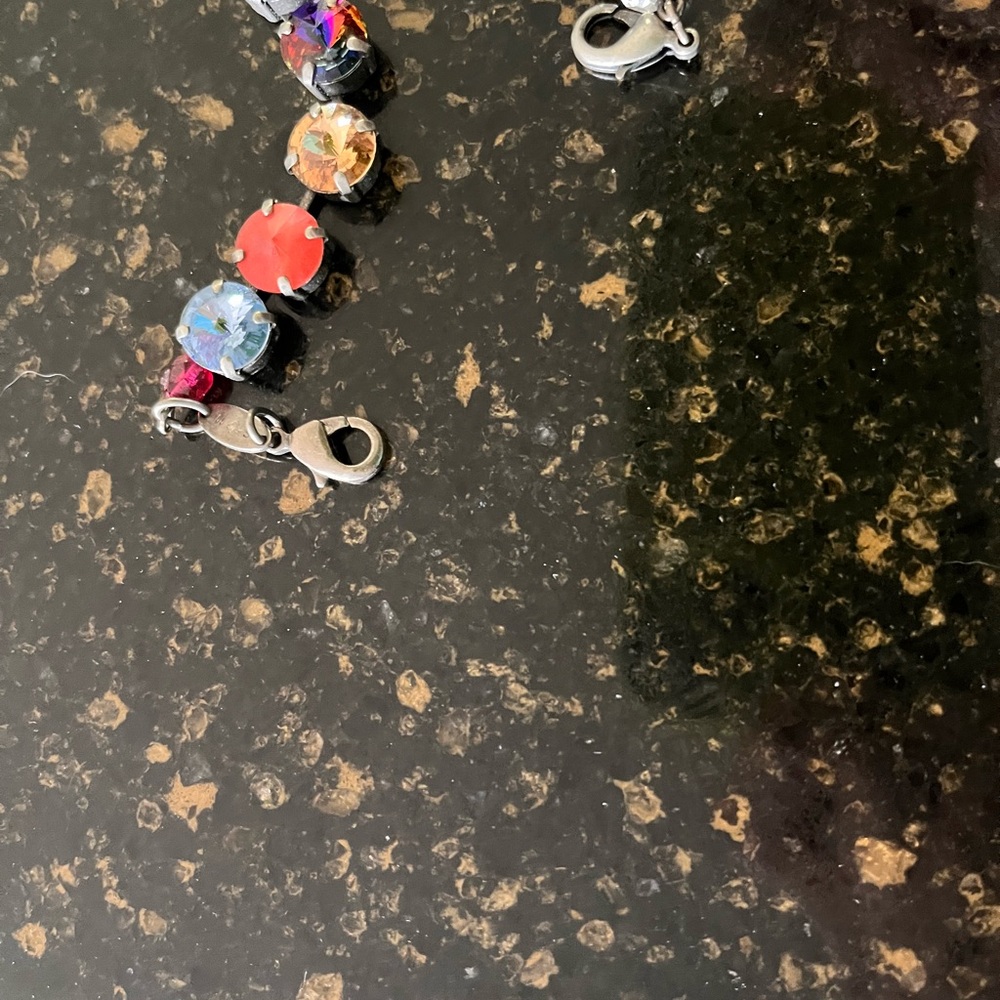 Multicolor Crystal Necklace single strand - Picture 4 of 5